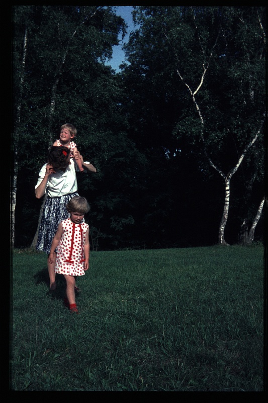 03.Walhalla jul 1966 Mama,Brigitte,Marion.JPG